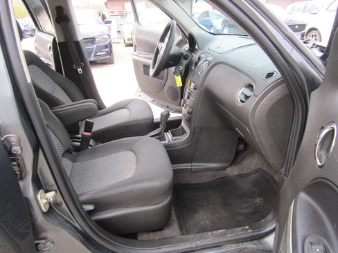 Used 2011 Chevrolet HHR LS image 12