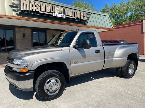 Used 2002 Chevrolet Silverado 3500 LS AWD/4WD image 2