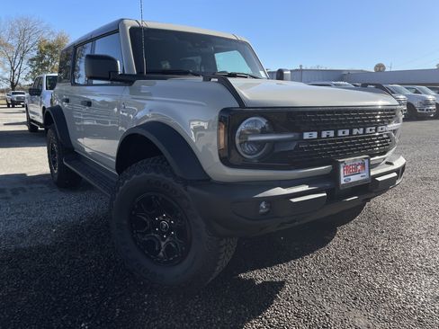 New 2025 Ford Bronco Outer Banks w/ Sasquatch Package image 2