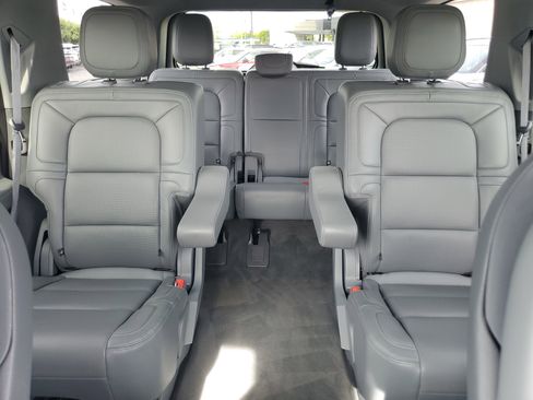 Certified 2020 Lincoln Navigator Reserve w/ Luxury Package image 19