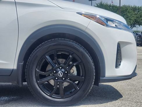 Used 2023 Nissan Kicks SV w/ Interior Electronics Package FWD image 8