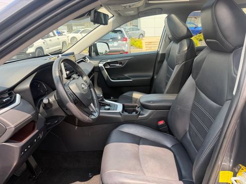Used 2019 Toyota RAV4 Limited w/ Cold Weather Package AWD/4WD image 9