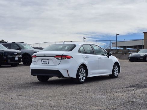 Used 2024 Toyota Corolla LE FWD image 5