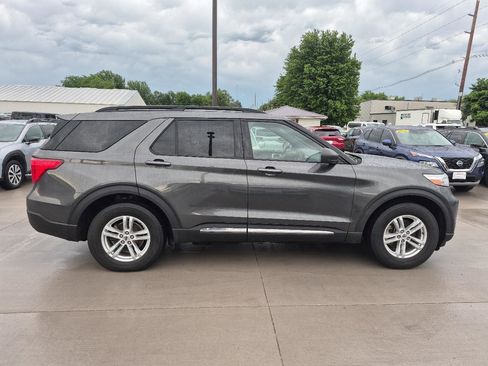 Used 2020 Ford Explorer XLT w/ Equipment Group 202A AWD/4WD image 5