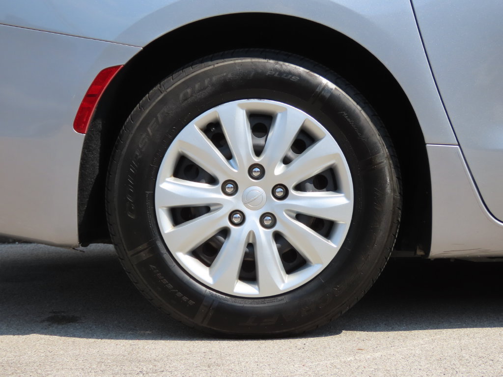 Used 2018 Chrysler Pacifica L FWD image 15