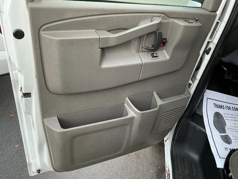 Used 2019 Chevrolet Express 3500 w/ Driver Convenience Package image 9