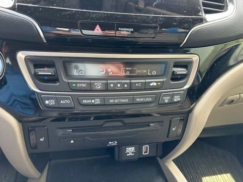 Used 2021 Honda Pilot Touring image 19