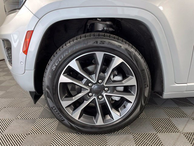 Used 2023 Jeep Grand Cherokee Overland AWD/4WD image 11
