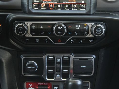 Used 2020 Jeep Wrangler Unlimited Rubicon w/ Dual Top Group AWD/4WD image 18