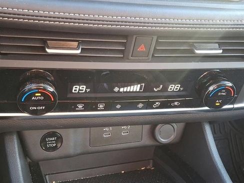 Used 2024 Nissan Rogue SV image 16