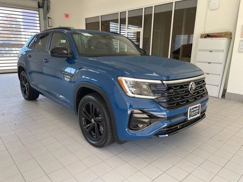 Used 2025 Volkswagen Atlas Cross Sport SEL R-Line image 5