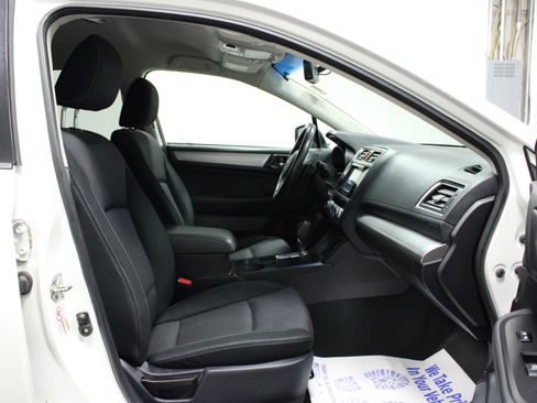 Used 2017 Subaru Outback 2.5i Premium image 16