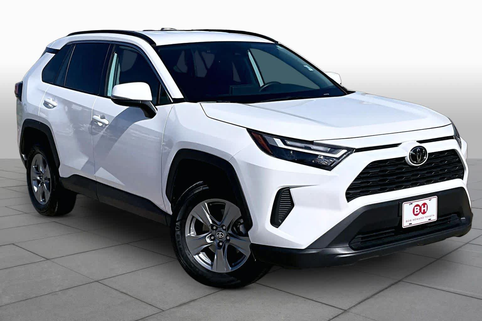 Used 2025 Toyota RAV4 XLE AWD/4WD image 3