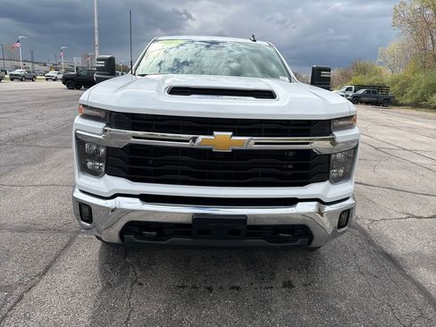 Used 2025 Chevrolet Silverado 2500 LT w/ Convenience Package AWD/4WD image 9