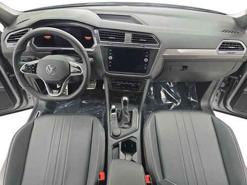 Certified 2023 Volkswagen Tiguan SE R-Line image 9