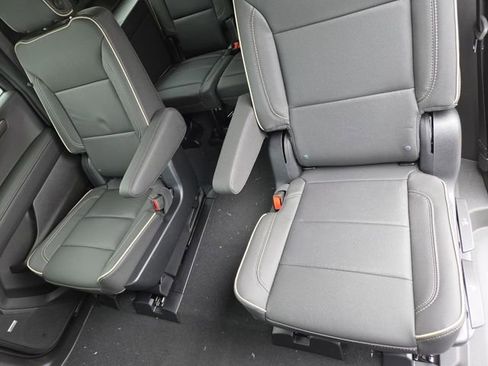 New 2025 Chevrolet Suburban Premier image 31