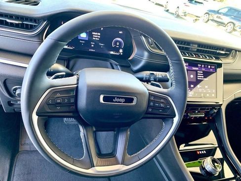 Used 2023 Jeep Grand Cherokee Altitude image 30