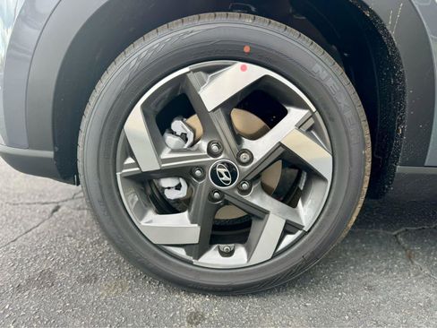 Certified 2025 Hyundai Venue SEL image 11