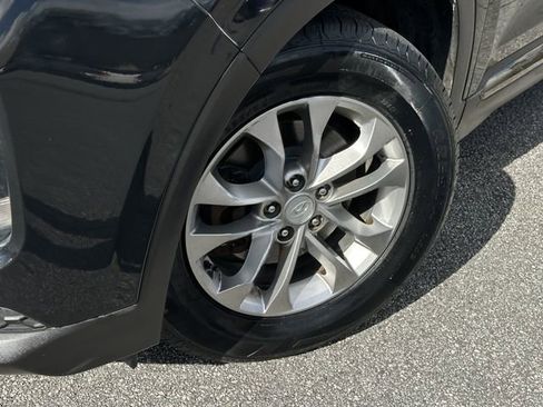 Used 2019 Hyundai Santa Fe SE image 10