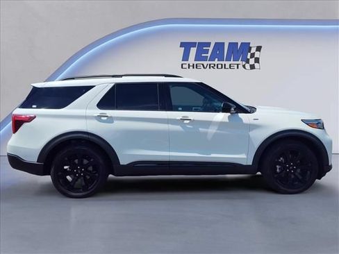Used 2023 Ford Explorer ST-Line w/ Class IV Trailer Tow Package RWD image 4