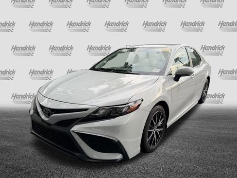 Used 2023 Toyota Camry SE FWD image 5