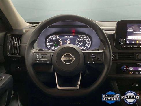 Used 2024 Nissan Pathfinder S image 9