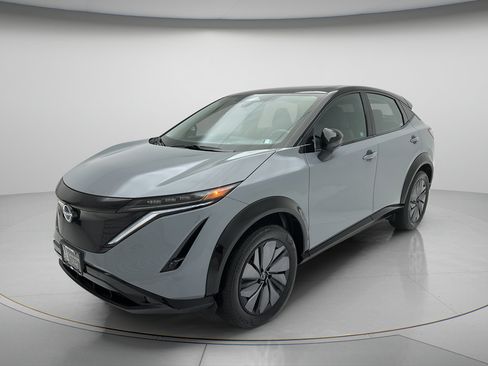 Used 2024 Nissan Ariya AWD image 3