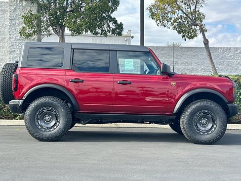 New 2025 Ford Bronco Badlands w/ Sasquatch Package image 3