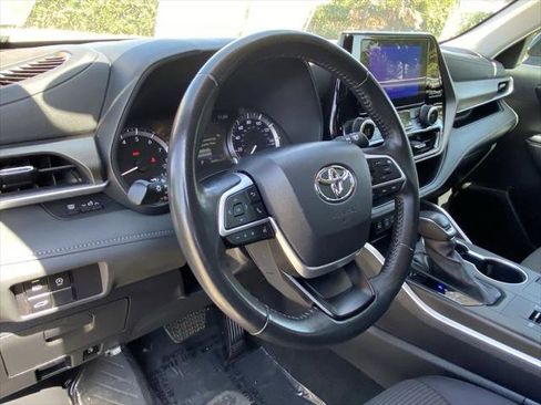Certified 2024 Toyota Highlander LE FWD image 22