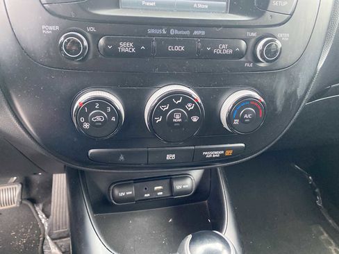 Used 2016 Kia Soul + image 23