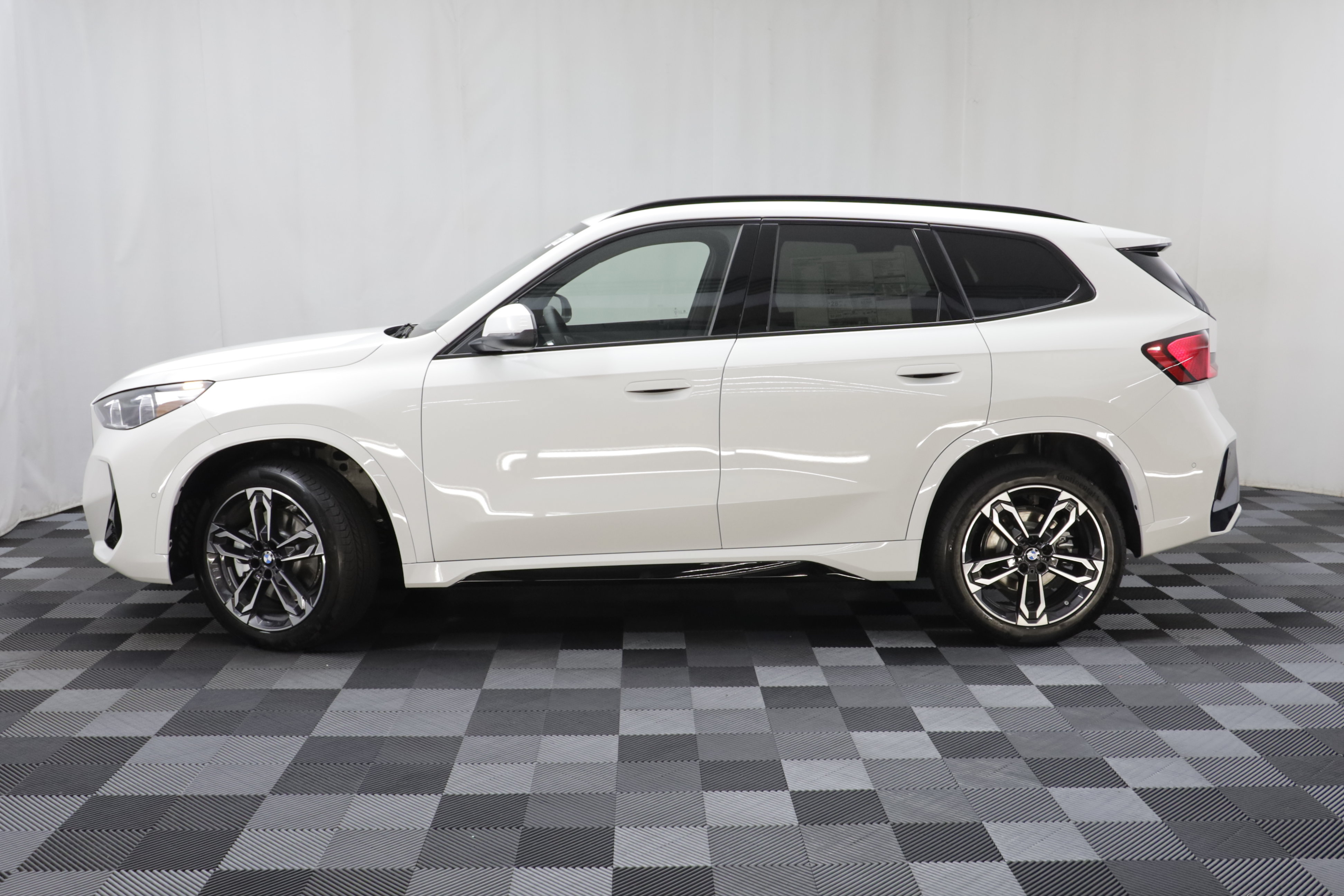 New 2026 BMW X1 xDrive28i w/ M Sport Package AWD/4WD image 5