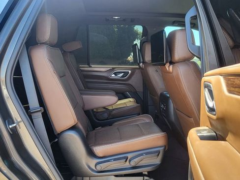 Used 2021 Chevrolet Tahoe High Country w/ Premium Package RWD image 21