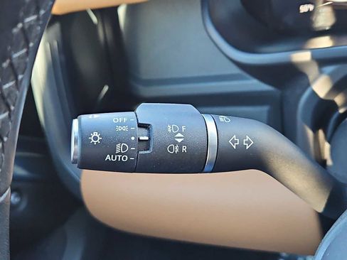 Used 2023 Land Rover Defender 90 X-Dynamic SE image 27