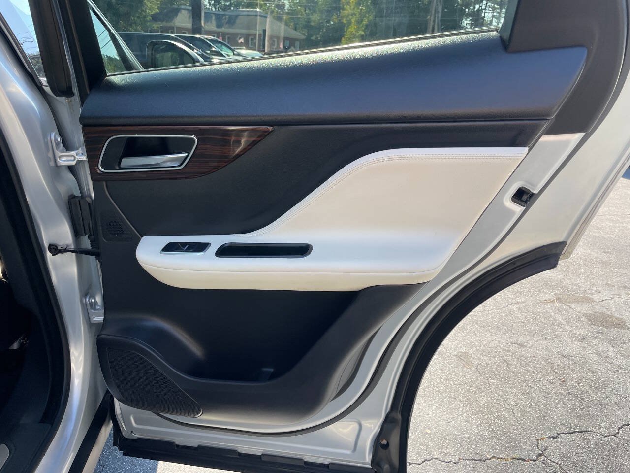 Used 2019 Jaguar F-PACE Prestige AWD/4WD image 23