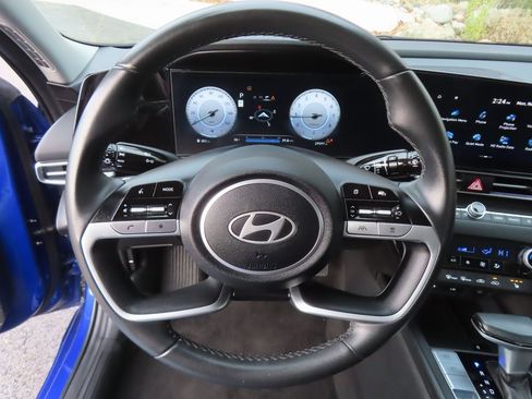 Used 2025 Hyundai Elantra SEL image 4