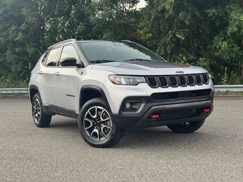 Used 2024 Jeep Compass Trailhawk AWD/4WD image 1