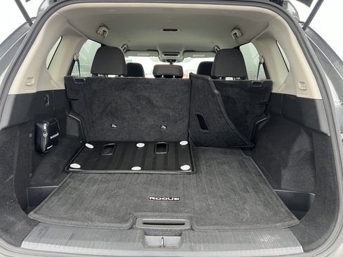 Used 2022 Nissan Rogue SV image 10
