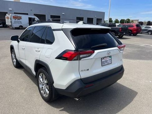 Used 2021 Toyota RAV4 XLE Premium FWD image 7