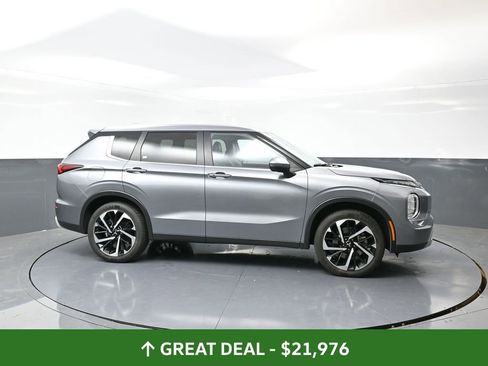 Used 2024 Mitsubishi Outlander SE image 4