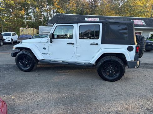 Used 2012 Jeep Wrangler Unlimited Sahara image 21