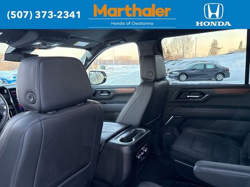 Used 2025 GMC Yukon XL Denali image 13