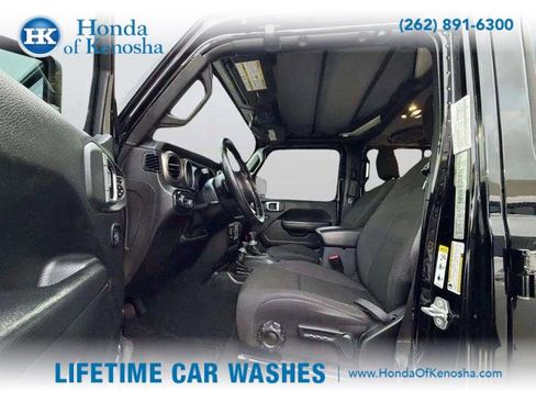 Used 2020 Jeep Gladiator Sport w/ Technology Group image 12