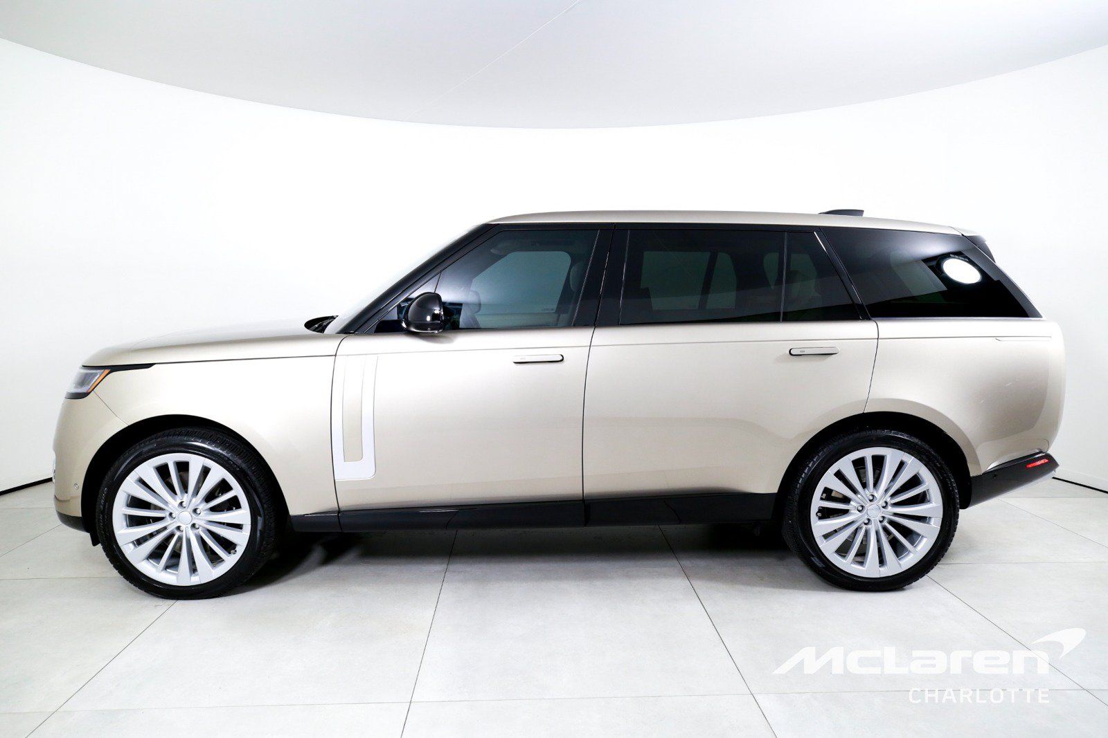 Used 2023 Land Rover Range Rover Long Wheelbase First Edition AWD/4WD image 5