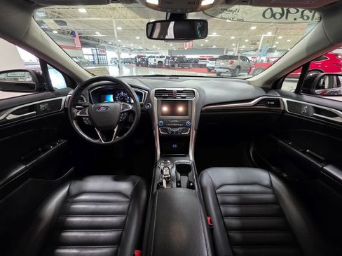 Used 2019 Ford Fusion SEL image 18