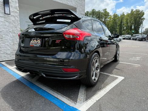 Used 2018 Ford Focus ST image 18