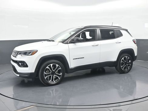 Used 2023 Jeep Compass Limited image 2