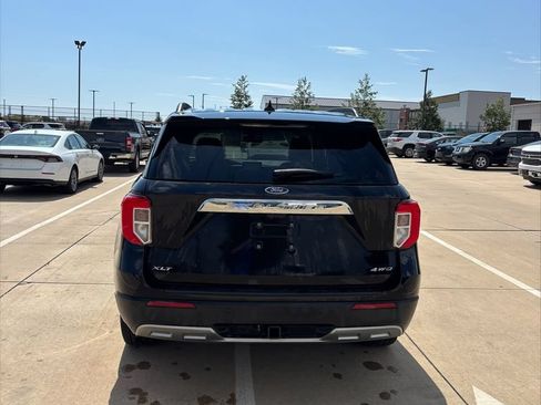 Used 2024 Ford Explorer XLT w/ Equipment Group 202A AWD/4WD image 4