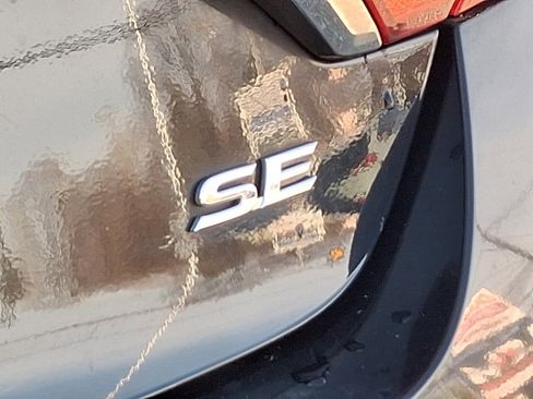 Used 2015 Toyota Camry LE image 30