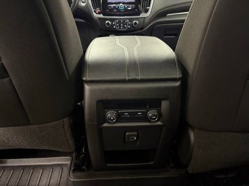 Used 2020 Chevrolet Traverse LT image 17