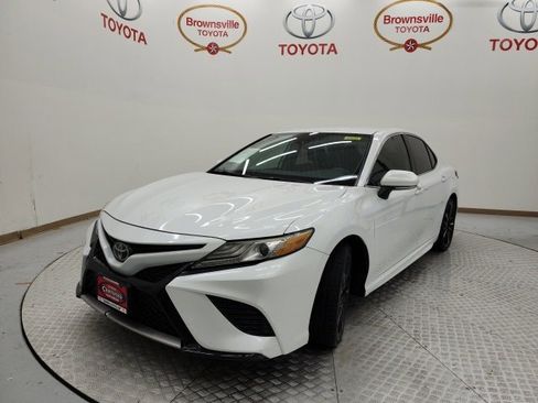 Used 2019 Toyota Camry XSE image 2